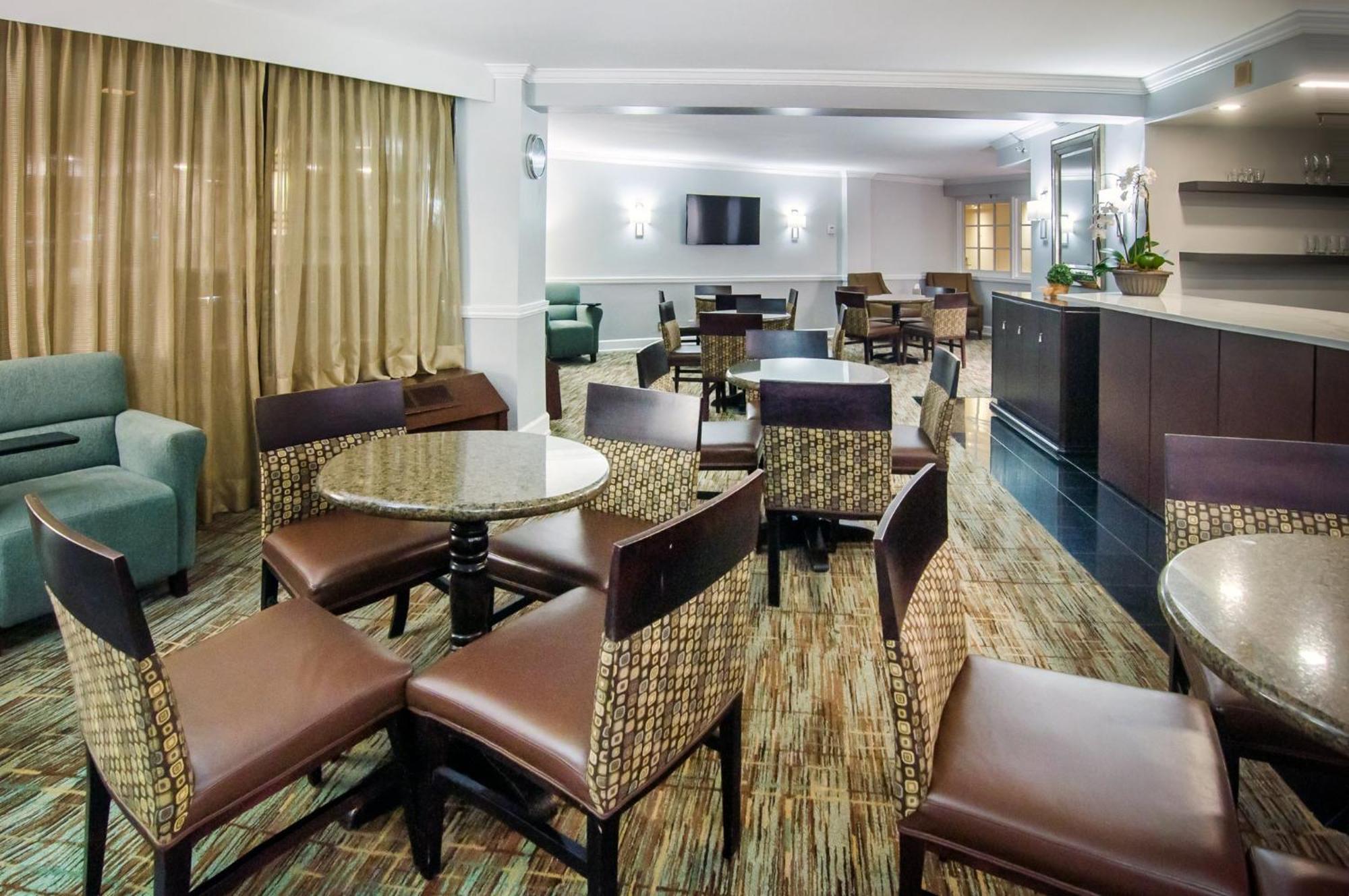 Crowne Plaza Executive Center Baton Rouge By Ihg Exterior foto
